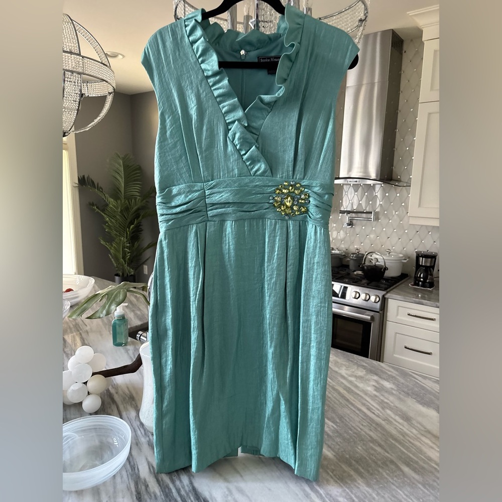Sea foam green Jessica Howard size 14, perfect mother of the bride dress